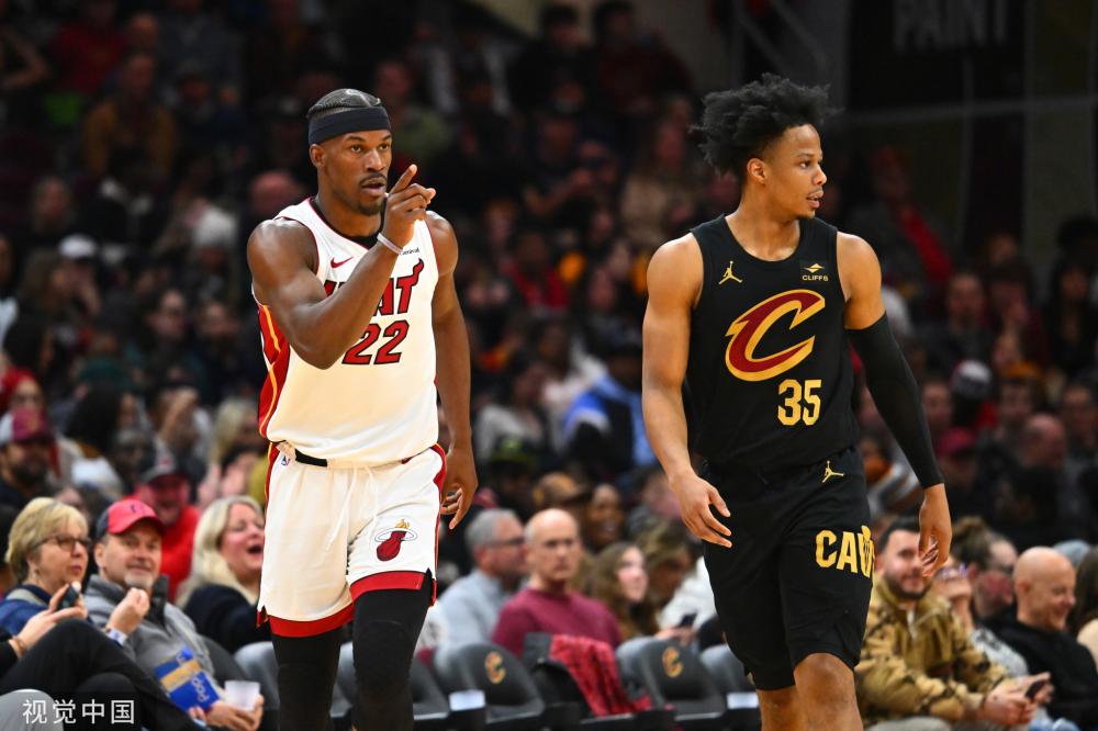 新奖杯亮相 新奖杯亮相