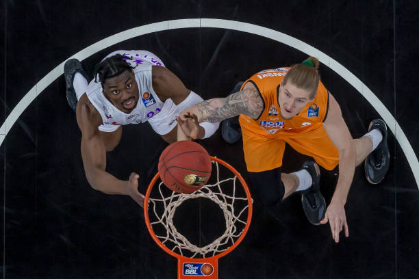 作用与科尔 作用与科尔