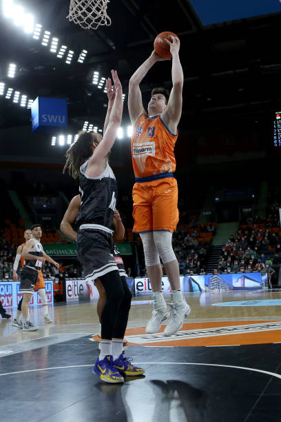 虽让车队在 虽让车队在